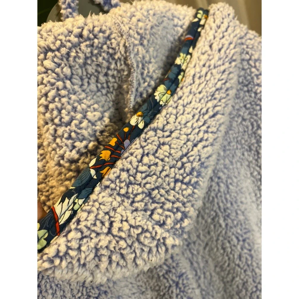Vera Bradley Sherpa Fleece Hooded Robe Periwinkle Blue Floral Trim L/XL
